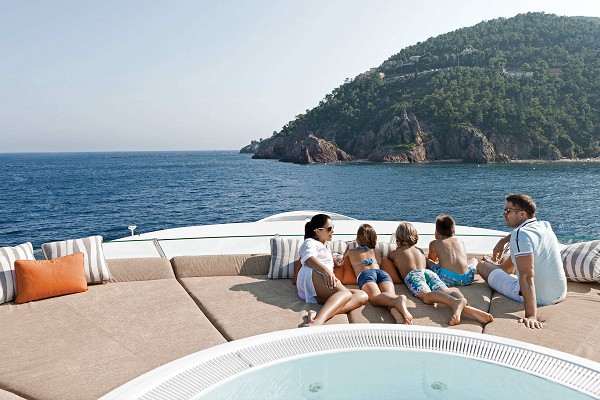 做資深三亞旅游達人，游艇旅游更時尚！