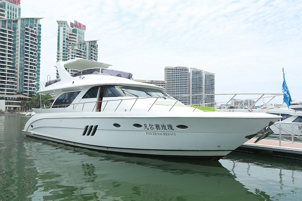 68英尺三層游艇